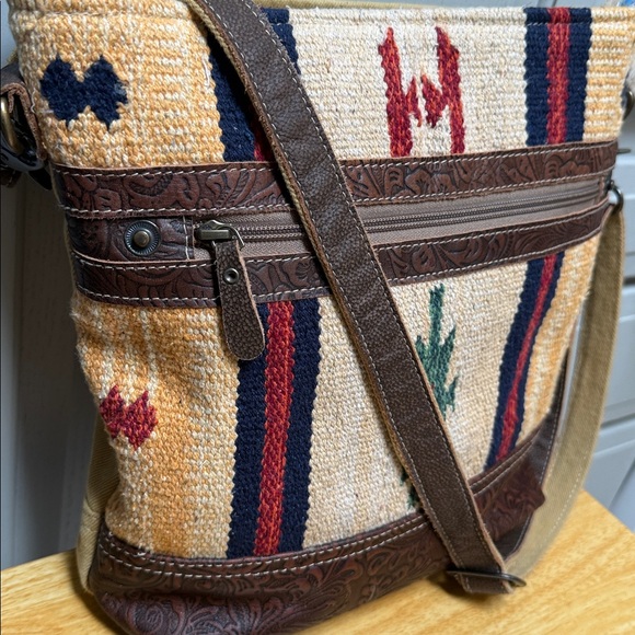 SPRING BLOOMS SHOULDER BAG - Picture 11 of 17